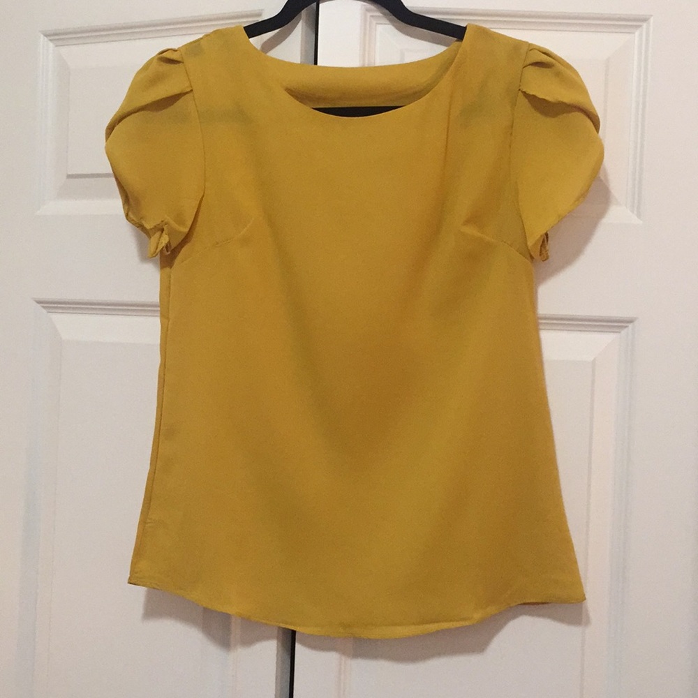Mustard yellow tee